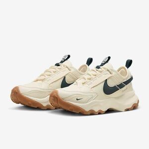 Nike TC 7900 Low Womens Sportswear Shoes